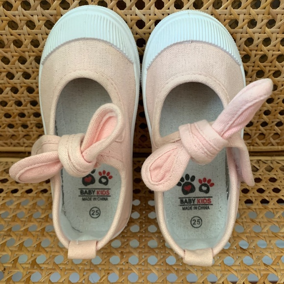 Toddler Girls Pink Canvas Bow Mary Jane Sneakers Velcro EU 25 US 8.5 - Picture 3 of 5